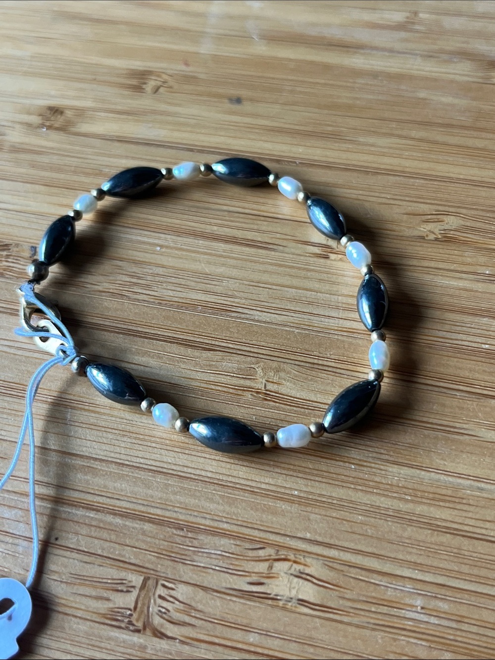 10 Dark Gray And White Pearl Gold Toned Lobster Closure